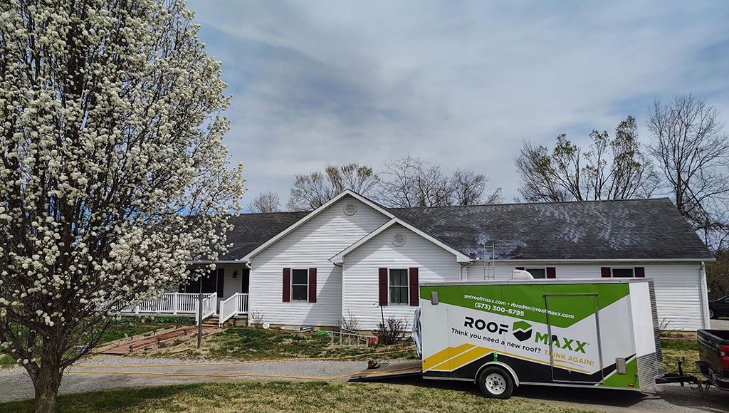 One of our Roof Maxx dealers finishes a spraying job at a customer's home.